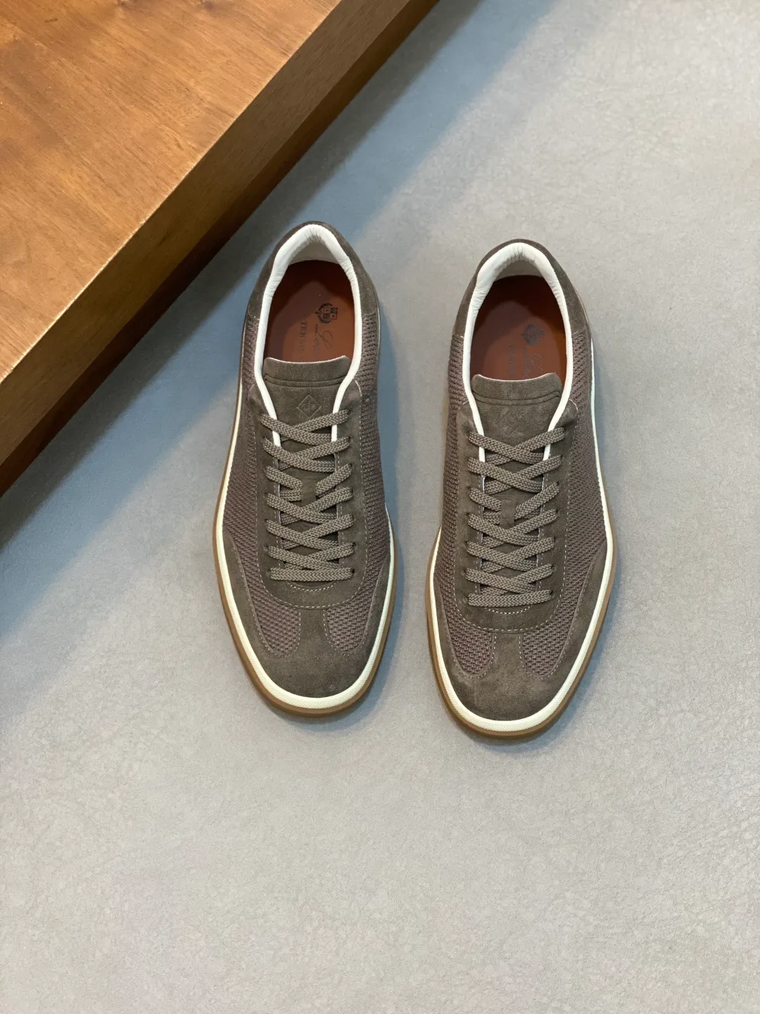 P420 Loro Piana - classic casual shoes, men's lace-up casual shoes and sneakers, high-quality lightweight and comfortable fabrics, suitable for outdoor leisure, the color scheme is young and energetic, it goes great with sportswear or casual suits! Code number: 39-44 (38, 45, 46, can be customized No. 088